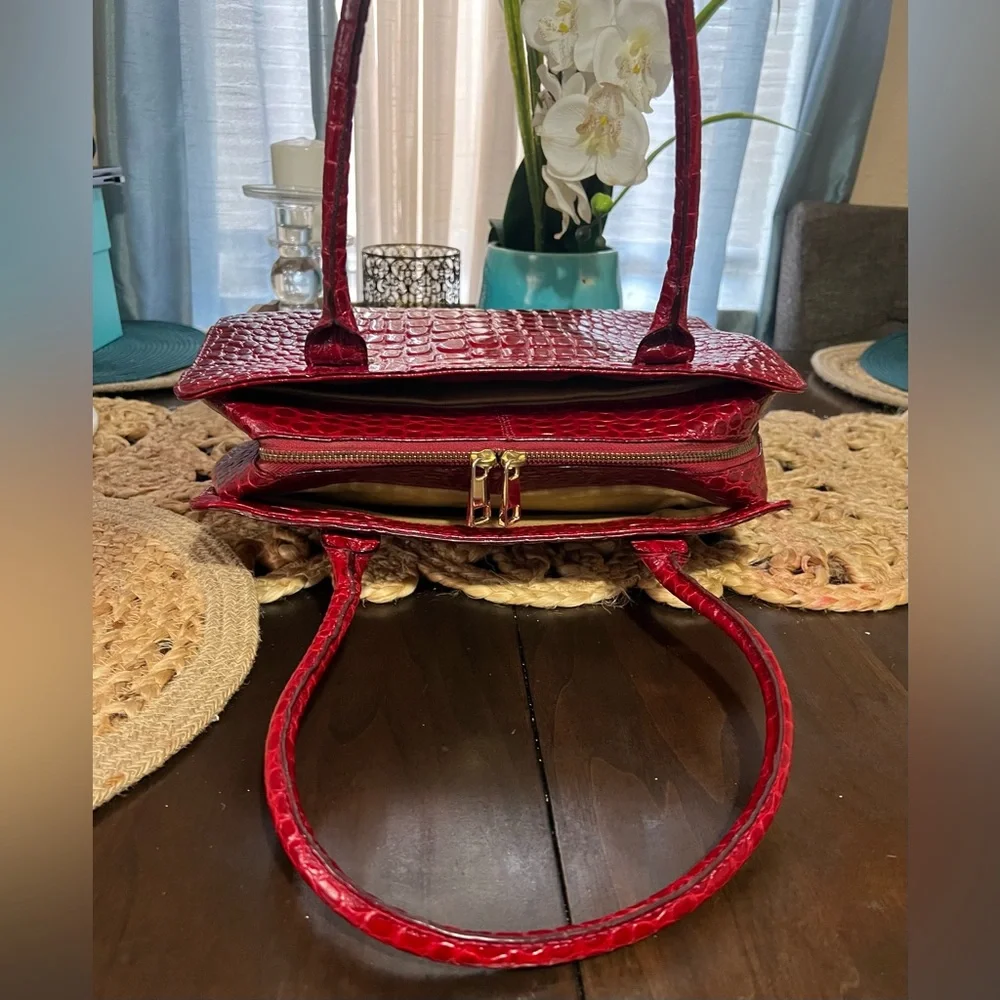🔥🔥ANTONIO MELANI Glossy Red Croc Satchel - Picture 10 of 12